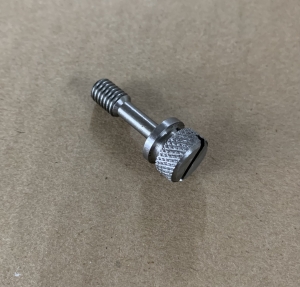 Винт невыпадающий М6 Винт невыпадающий М6